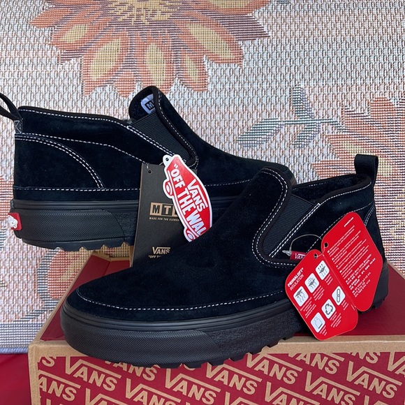 Vans WMNS Mid Slip Mte-1
Black/Black/Suede
VN0A5KQS426
 boots - sneakers - Picture 2 of 16